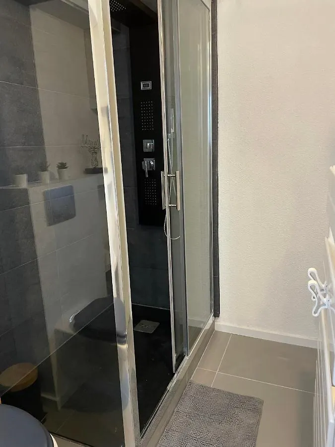 Appartement T2 hypercentre Luchon, jardin et parking privatifs à Saint-Mamet